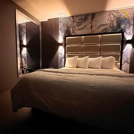 Umbrella Hotel Bronx-2